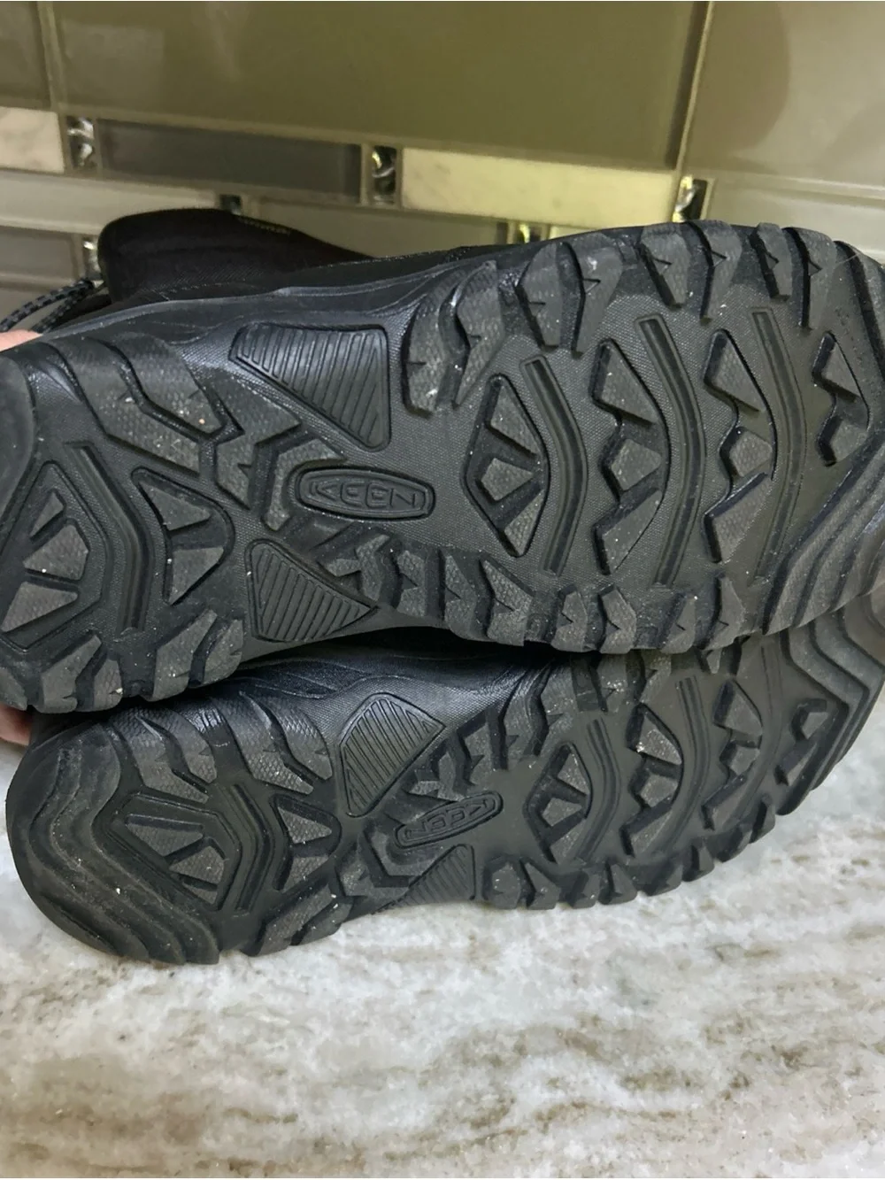 KEEN Puffrider Waterproof  Warm 200gm Black Big Kids 6 Winter Boots New Snow